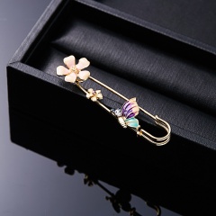 Flower classical Brooch Large Vintage Female Pins Brooches for Women Collar Lapel Pins Badge Flower Rhinestone Brooch Jewelry flower
