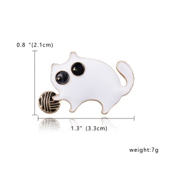 Black & White Enamel Cat Brooches for Women Holding Flower Kitty Brooch Pin Fashion Animal Accessories High Quality New 2019 Cat 1