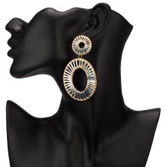 Winding hand-woven raffia geometric stud earrings Gray