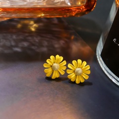 Little Daisy Short Painted Stud Earrings Yellow