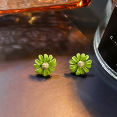 Little Daisy Short Painted Stud Earrings Green