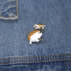 Cartoon painting oil little hedgehog daisy brooch (size3*3.5cm) yellow+white