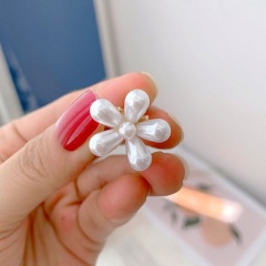 Vintage imitation pearl daisy flower hairpin (size 2cm) white