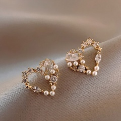 S925 Silver Needle Love Half Hollow Imitation Pearl Rhinestone Stud Earrings (size 1.3*1.4cm) gold