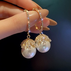 Short tassel cubic zirconia imitation pearl C-shaped pendant earrings (size 4.8*1.8cm) gold