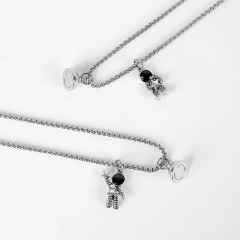 2pcs/set Astronaut Magnet Couple Necklace Set (Pendant size: 3.2cm, chain length: 40+5cm) silver