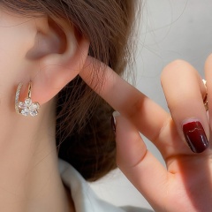 Flower U-shaped geometric zircon stud earrings Golden