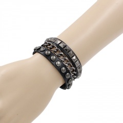 Multi-layer chain leather bracelet with square and round rivets (material: leather + alloy / chain length: 22cm) Black