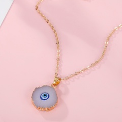 Black palm imitation natural stone resin blue eye necklace (material: alloy + resin + painting oil / pendant: 3.8*2.7cm, chain length: 50+5cm) White Round
