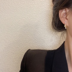 Flower Imitation Pearl Hollow Stud Earrings (Material: Alloy + Imitation Pearl/Size: 2.2*0.6cm) Pearl Flower