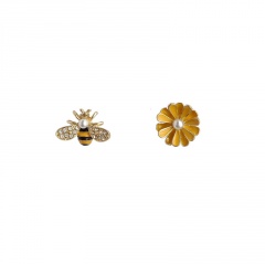 Bee Daisy Flower Animal Rhinestone Painting Oil Stud Earrings (Size: 1.4cm/Material: Alloy + Rhinestone + 925 Silver Needle) Gold