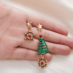 Christmas Snowflake Asymmetrical Earrings (Size: 1.7*7cm/Material: Alloy) Snowflake