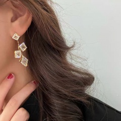 Love zircon stud earrings (material: zircon + silver needle / size: 0.9*1cm) Geometric