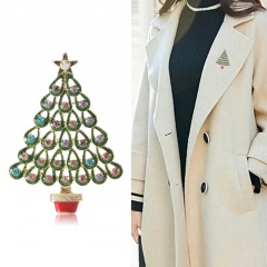 Christmas Snow Pearl Diamond Brooch (Material: Alloy/Size: 4.5*4.5cm) Christmas tree 1