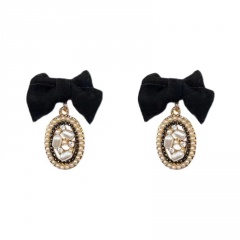 Fabric Pearl Earrings 2.6*3.7cm Gold