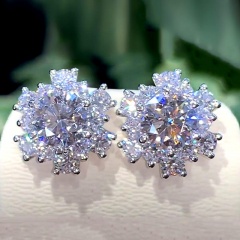 Snowflake Star Christmas Zircon Stud Earrings (Size: 1.1cm/Material: Copper+Zircon+Silver Needle) Snowflake