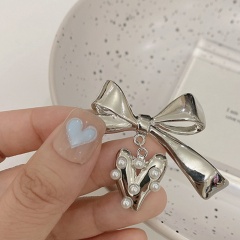 Metal Bowknot Love Pearl Brooch (Size: Approximately 5*7.5cm) Bowknot