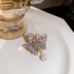 Butterfly With White Pearl Brooch Gold