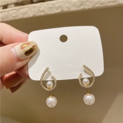 Inlaid Rhinestone Gold Pearl Earrings 1.2*2.3 cm White