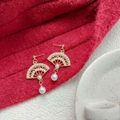 S925 Needle Chinese Fan With Pearl Earrings Gold
