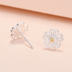 S925 Needle Copper Daisy Flower Open Earring 1cm Silver