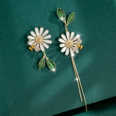 Fashion Daisy Flower Bee Tassel Dangling Earring 2.2*7cm Gold