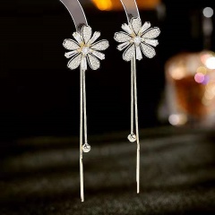 Fashion Daisy Flower Tassel Earring 2.2*7cm Gold