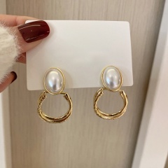 White Pearl Earring 3.7*2.2cm Gold