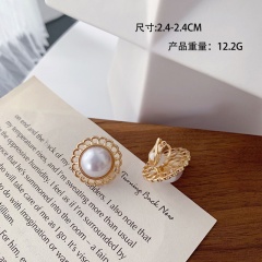 Fashion Pearl Earclip Earring 2.4cm Gold