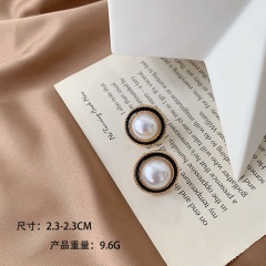 Fashion Pearl Earclip Earring 2.3cm Gold