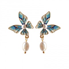 Butterfly With White Pearl Earring Gold