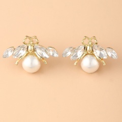 Inlaid Crystal WIth Pearl Earring 2.5*1.5cm Gold